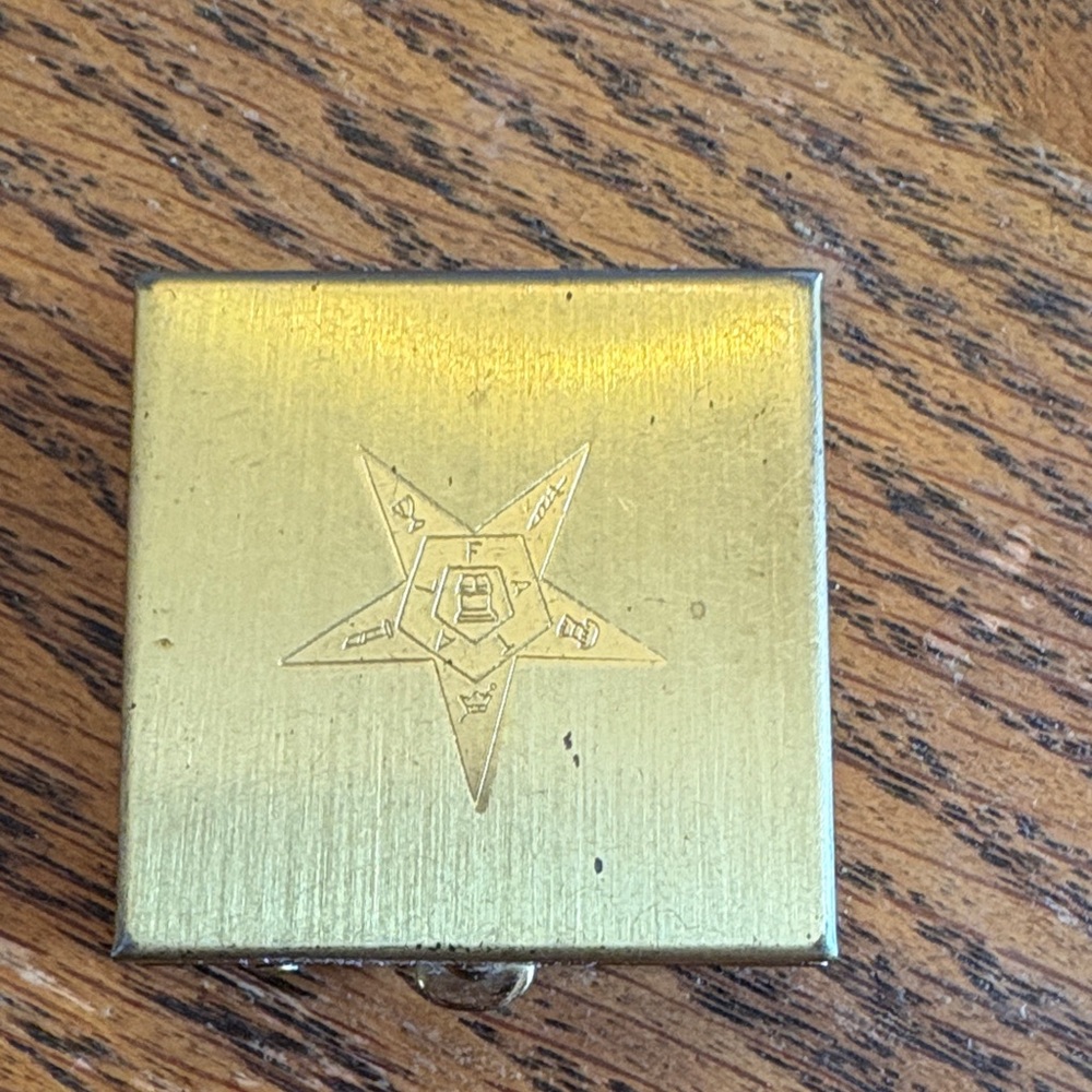 Eastern Star Brooch, Bracelet and pillbox. Gold tone - Picture 6 of 9